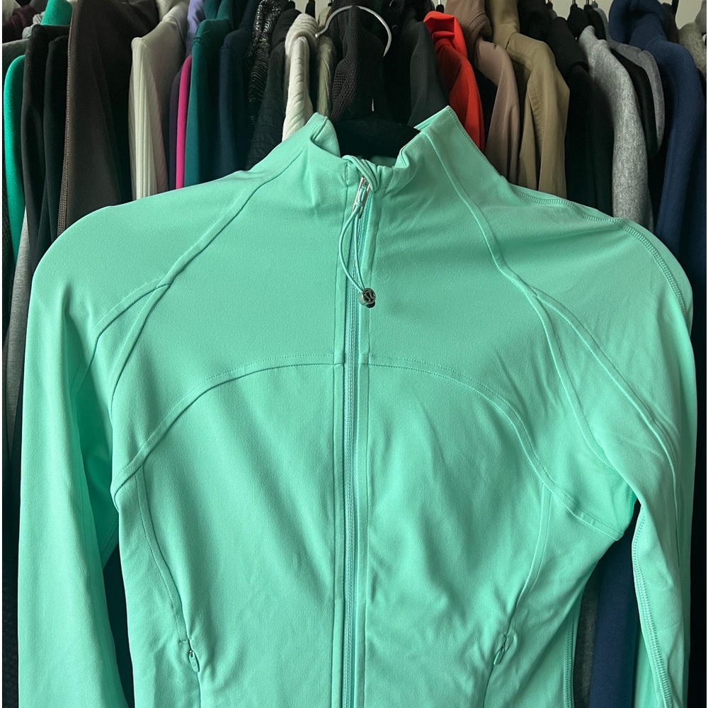 lululemon Define crop jacket. excellent condition no flaws